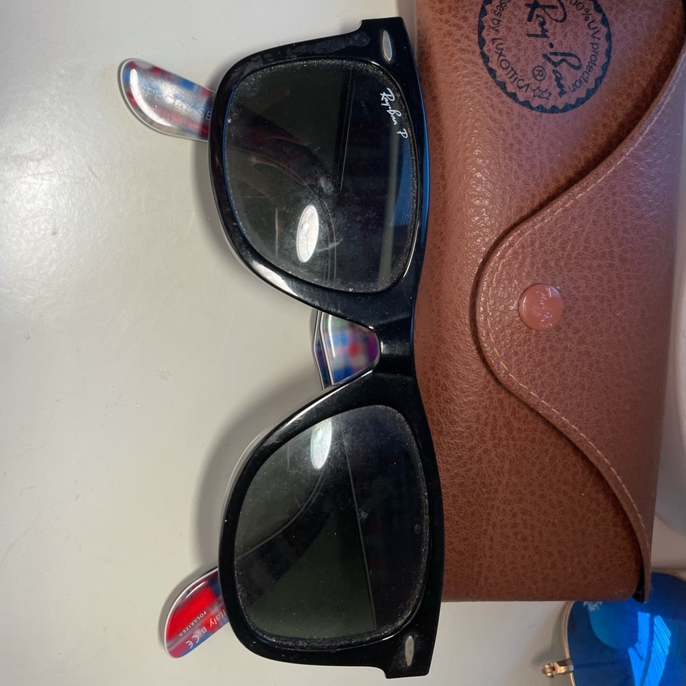 BLACK RAY BAN WAYFARERS